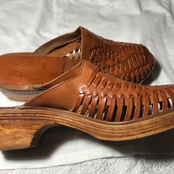 Thom McAn Vintage Wooden Clogs with Woven Leather Uppers Women's 7.5 - Picture 2 of 8